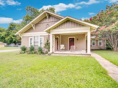 208 W Denton St