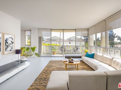 4411 Los Feliz Blvd APT 307