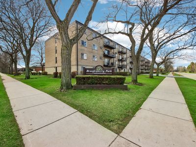 2515 E Olive St APT 1E
