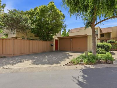 518 N Castlerock Ter