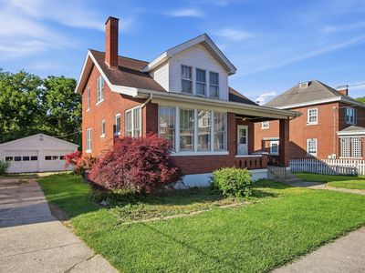 319 W 18th St