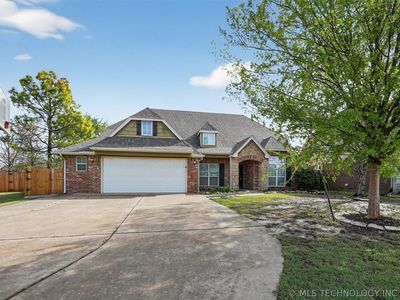 11717 S Vine Pl