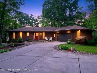 705 W Geneva Dr