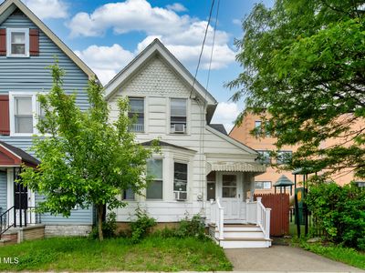 28 Grant Avenue