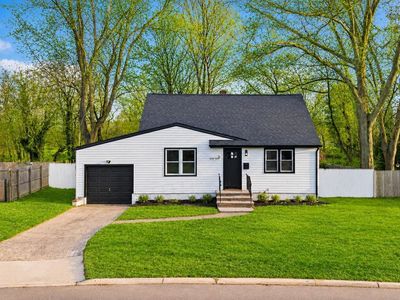 5 Lois Ave
