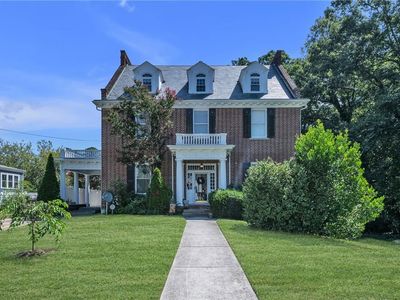 128 Brewer Ave