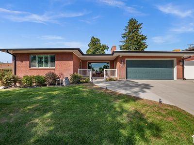 2269 E Logan Ave