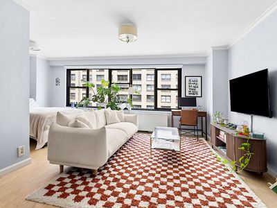 220 E 57th St APT 9F