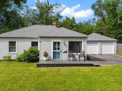 312 W Barrington Rd