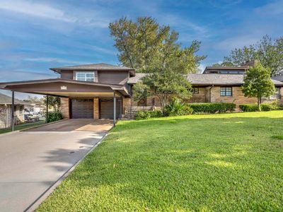 1109 Crescent Dr