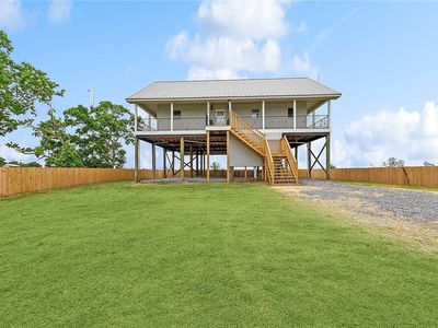 104 Carr Dr
