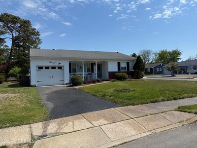 2 Brakenbury Drive
