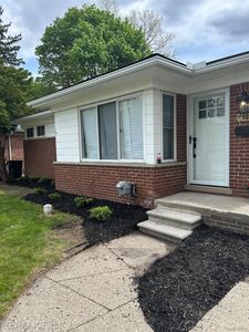 Property at 8865 Kenberton Dr, Oak Park, MI
