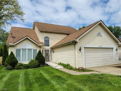 Property at 1072 Valley Creek Dr, Eastlake, OH