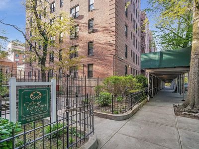 3255 Kings College Pl #3H