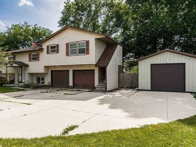 1429 & 1429-1/2 Valley View Dr