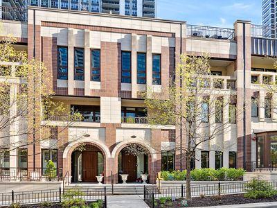 409 E Benton Pl #409