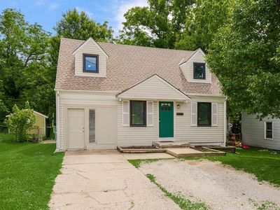4335 N Oak Trafficway