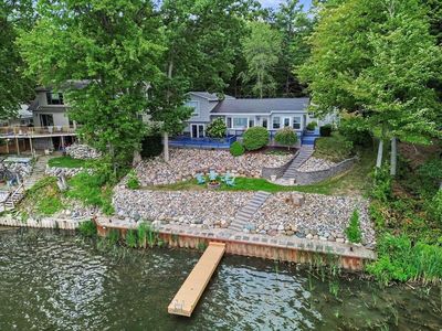 3366 N Lakeside Dr