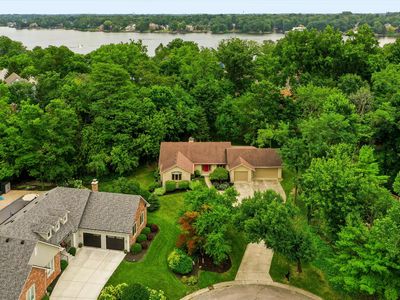 8537 Helmsman Cir