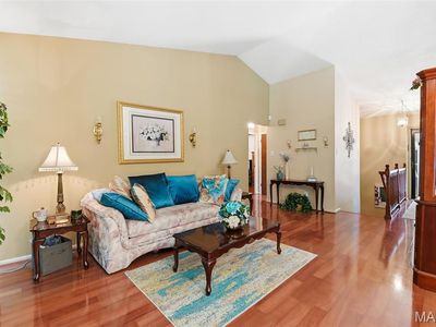 11010 Thousand Oaks Dr