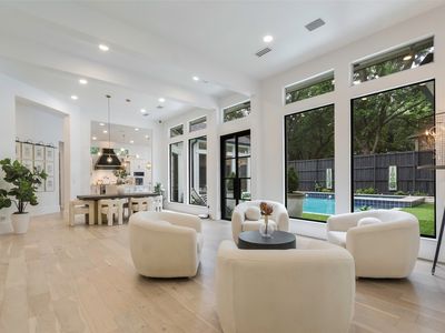 4373 W Northwest Hwy