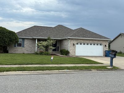 70 Bridgewater Ln