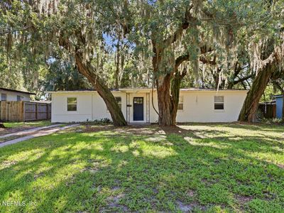 2151 MAPLE LEAF Drive E