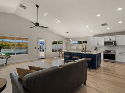 4049 E VISTA Drive