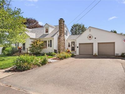 77 Narragansett Ave