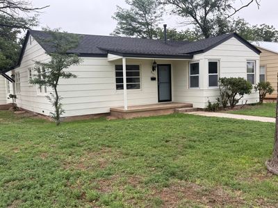Property at 211 11th St, Levelland, TX