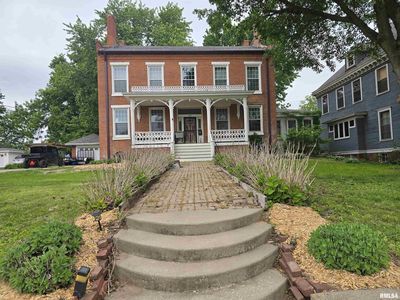 239 W Chestnut St