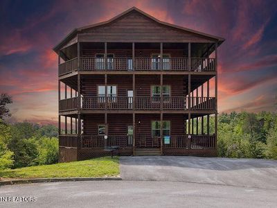 1911 Oakmont Dr
