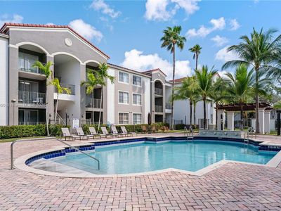 6851 SW 44th St APT 109