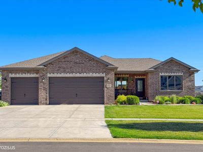 892 W Woodlawn Rd