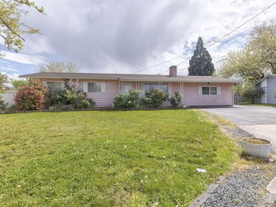 207 Holiday Ln