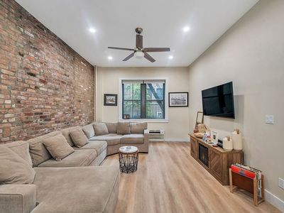 240 E 30th St APT 2D