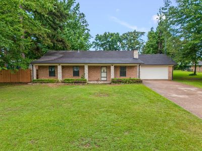 2902 Greenhills Dr