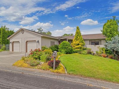 544 Crestline Circle Dr