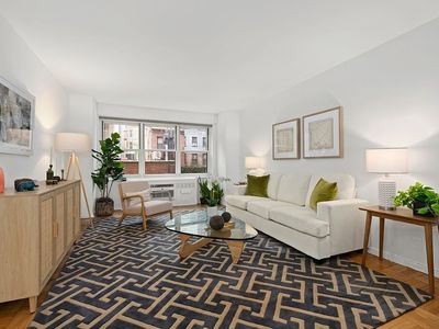 251 E 51st St APT 3M