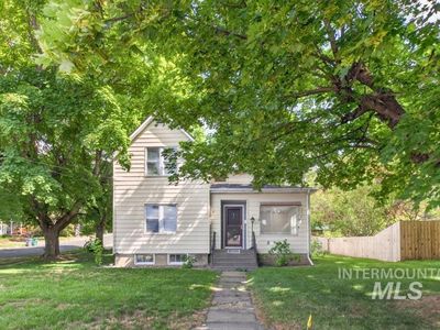 522 W A St
