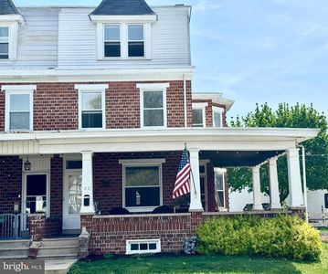 28 College St