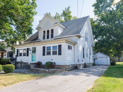 737 N College Ave