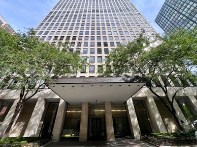 260 E Chestnut St APT 1511