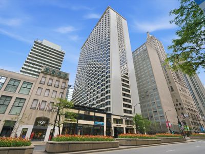 535 N Michigan Ave APT 803