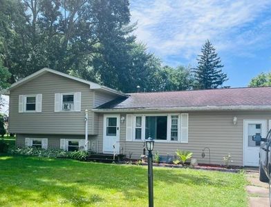 Property at 14 Arcade Glen Rd, Ripon, WI