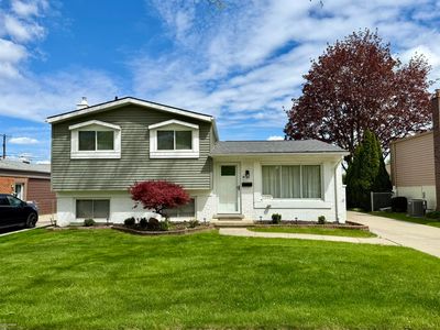 1250 W Elmwood Ave