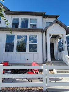 933 W Sunspear Dr