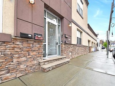 150 61st St #2-1R