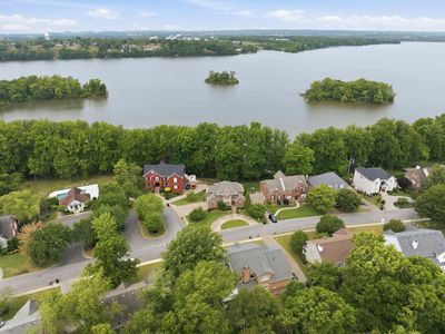 100 Lakecrest Cir